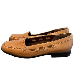 Carriage Court Leather Loafers Women’s Size 7.5 Eldon Camel Brown​​